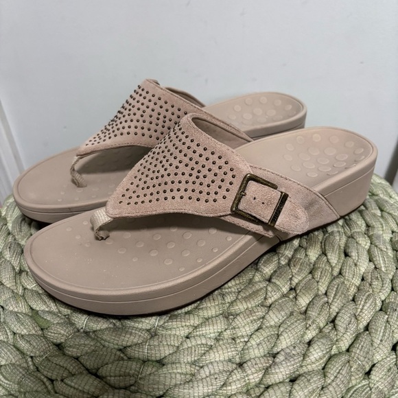 Vionic Capitola Tan Taupe Suede Micro Stud Slip On Comfort Thong Sandals - Picture 2 of 9